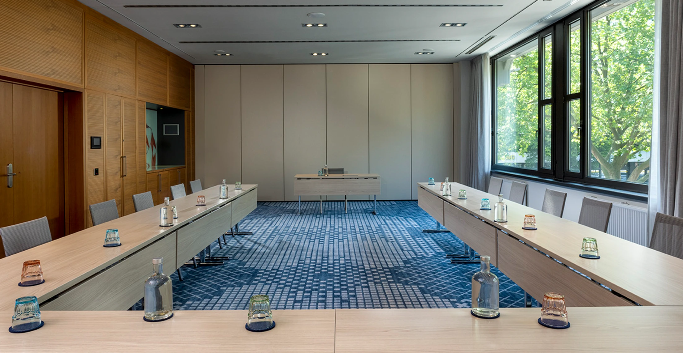 Custom carpets by Ulster Carpets for DoubleTree by Hilton Berlin Ku'damm.