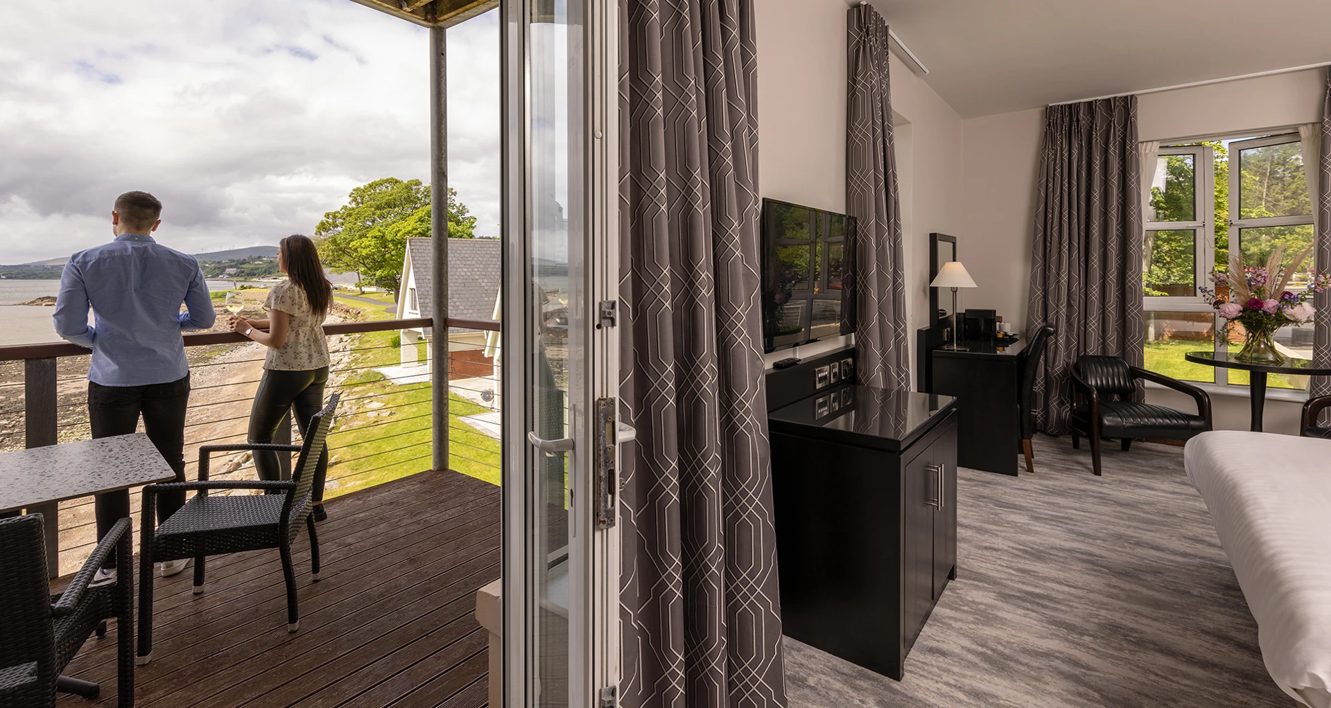 Hero_Redcastle_Hotel_and_Spa_Guestroom_Ulster_Carpets_Custom_Design.png