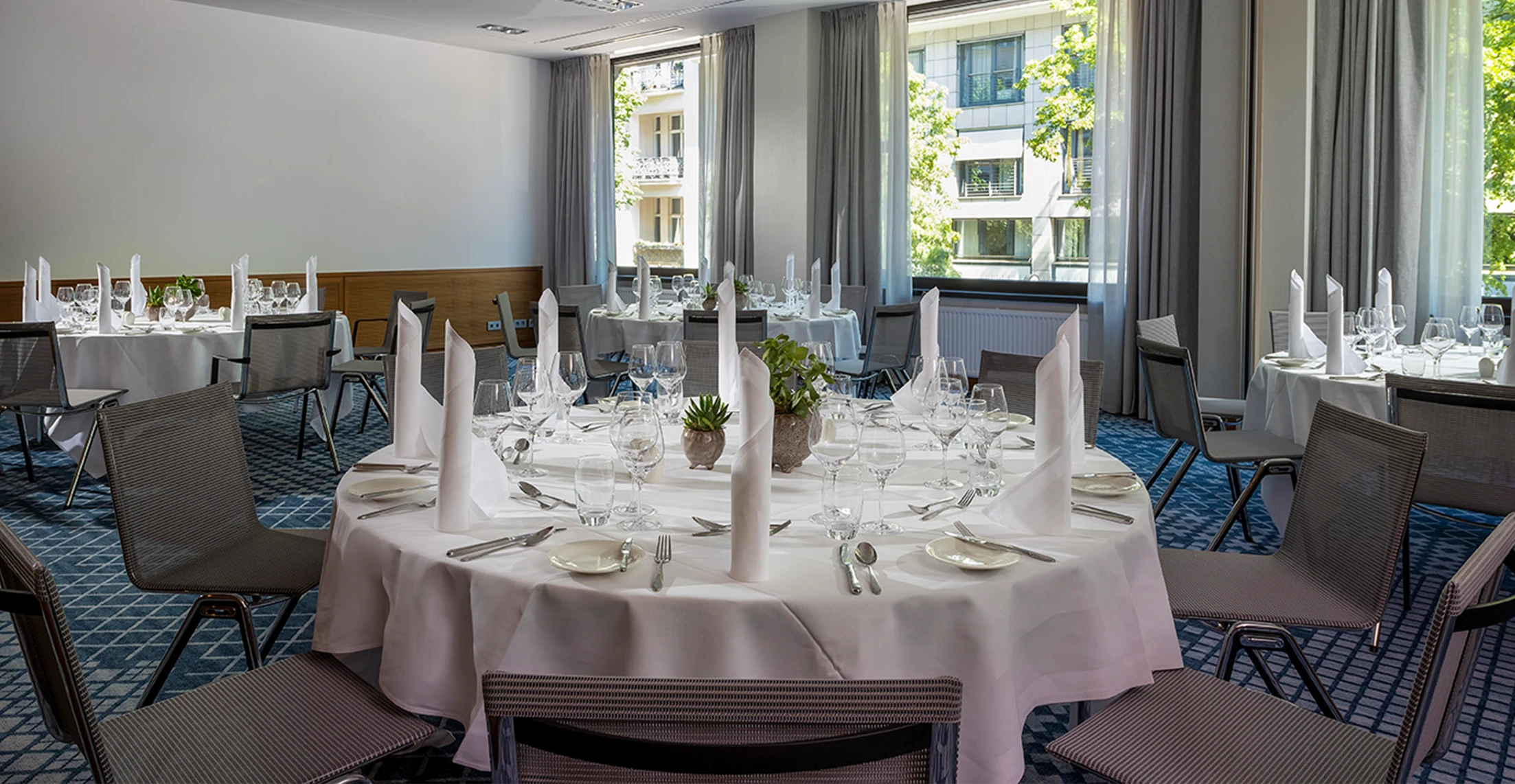 Custom carpets by Ulster Carpets for DoubleTree by Hilton Berlin Ku'damm.